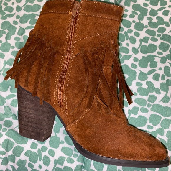 Short boots with tassels. Cowgirl boots with heel size 6, brown - Picture 2 of 3